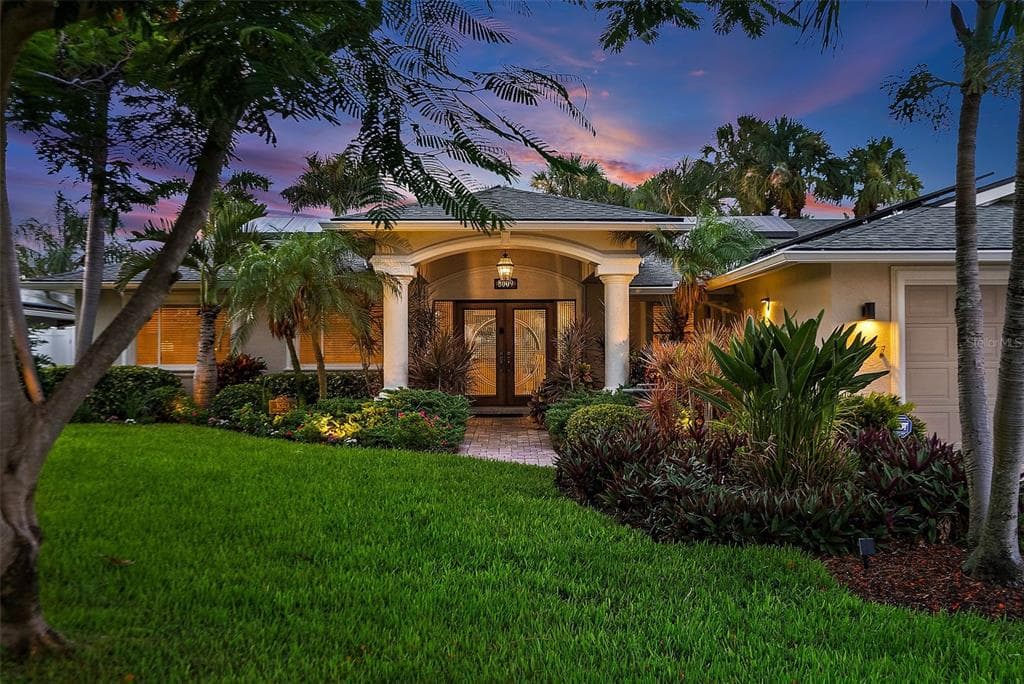 8009 13TH AVENUE S ST PETERSBURG, FL 33707