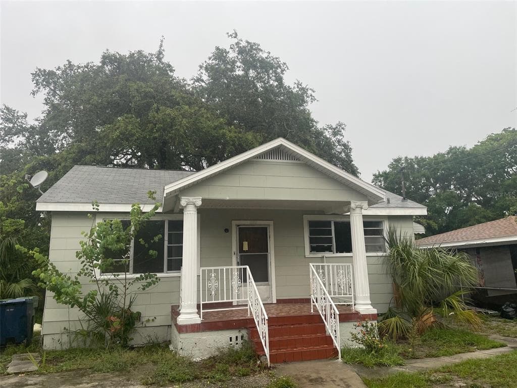 1925 W SAINT JOHN STREET TAMPA, FL 33607