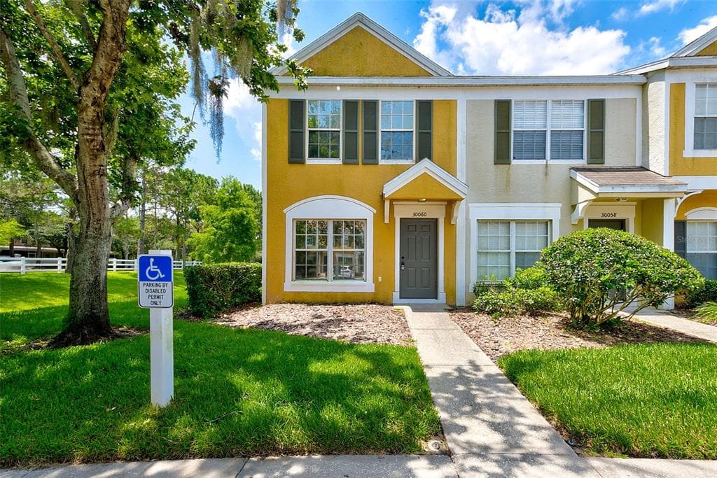 30060 GRANDA HILLS COURT WESLEY CHAPEL, FL 33543