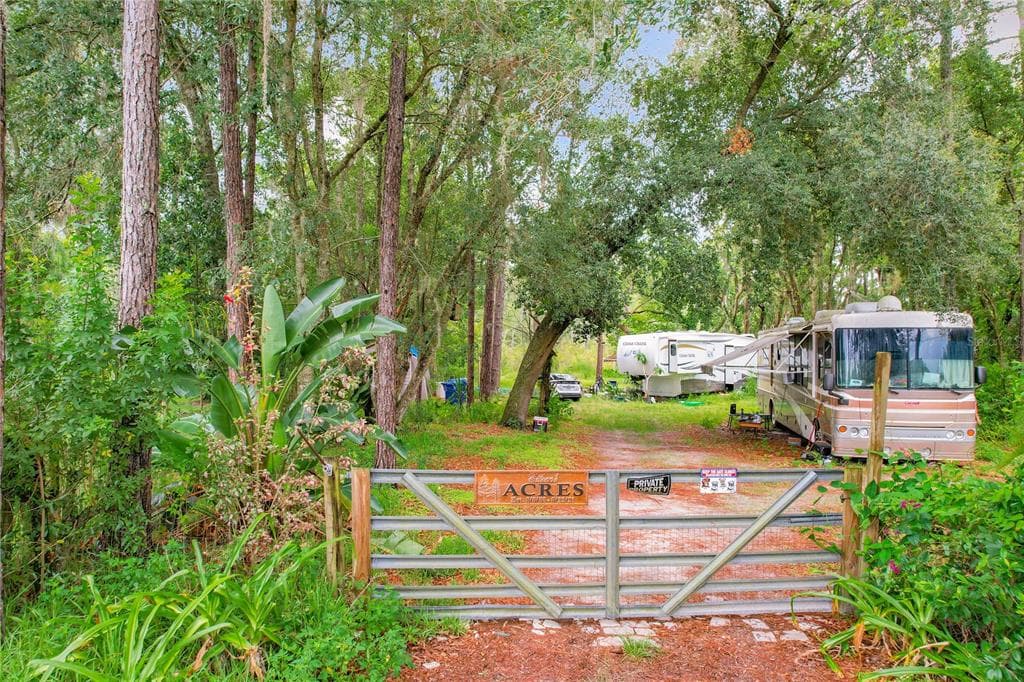 7408 . TOM DRIVE LAND O LAKES, FL 34638