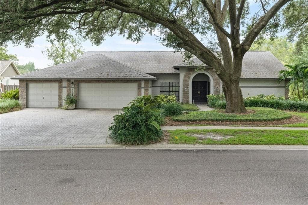 1012 SYLVIA LANE TAMPA, FL 33613