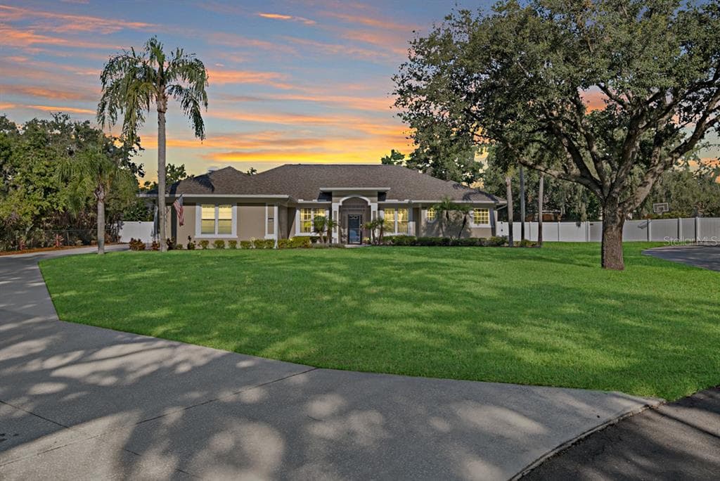 1314 LONGWOOD OAKS BOULEVARD LAKELAND, FL 33811