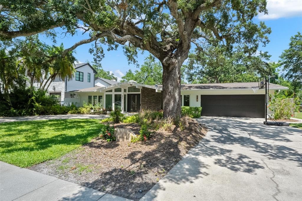 577 RIVIERA DRIVE TAMPA, FL 33606