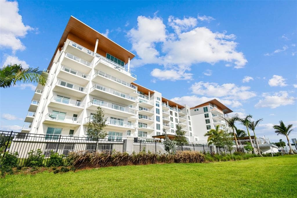 1020 SUNSET POINT ROAD UNIT 502 CLEARWATER, FL 33755