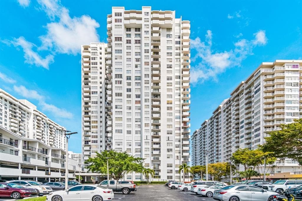 2750 NE 183RD STREET UNIT 2202 AVENTURA, FL 33160