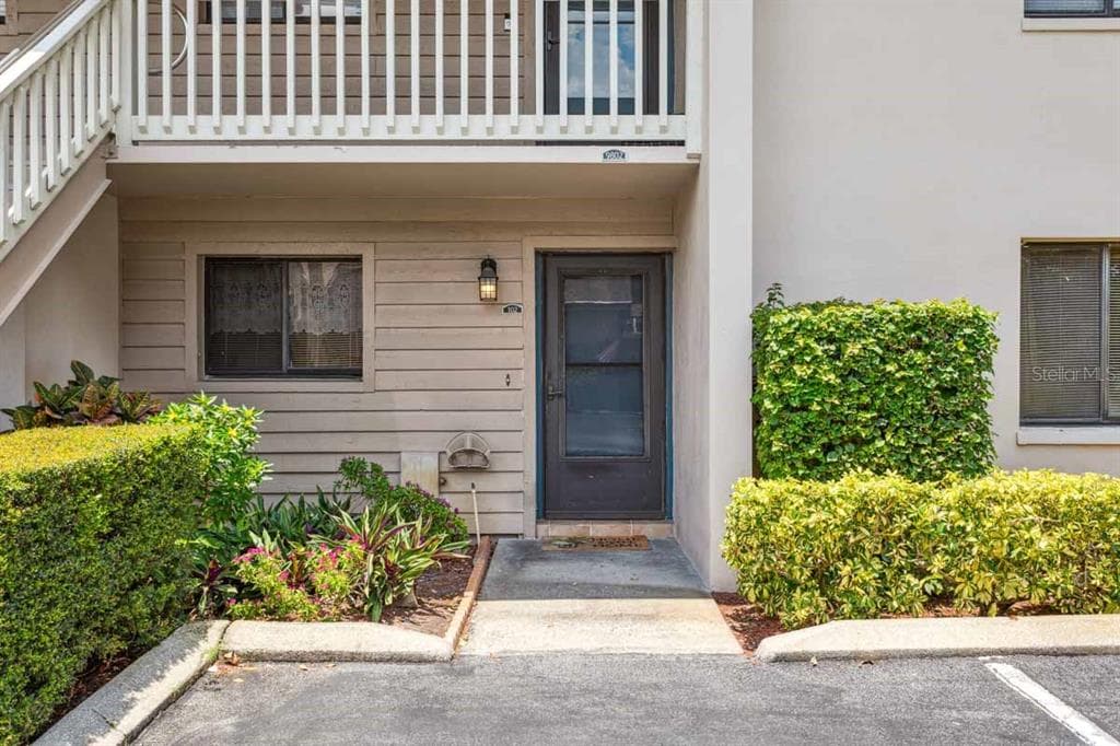 9802 LOMBARD COURT UNIT 102 TAMPA, FL 33618