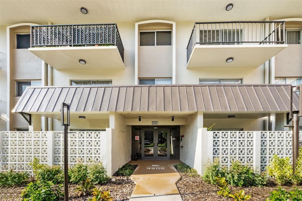 4606 W GRAY STREET UNIT 302 TAMPA, FL 33609