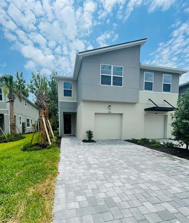 4300 CLOUD HOPPER LUTZ, FL 33559