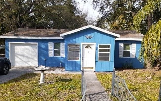 2823 W SHELTON AVENUE TAMPA, FL 33611