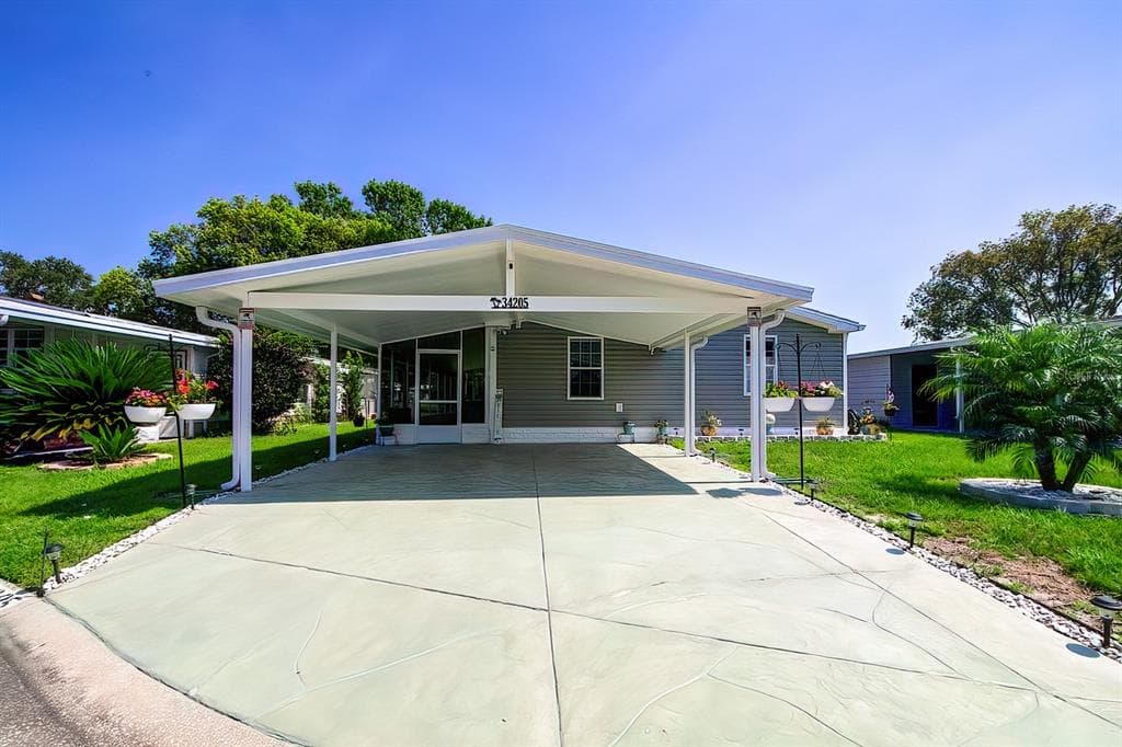 34205 COUNTRY BREEZE AVENUE WESLEY CHAPEL, FL 33543