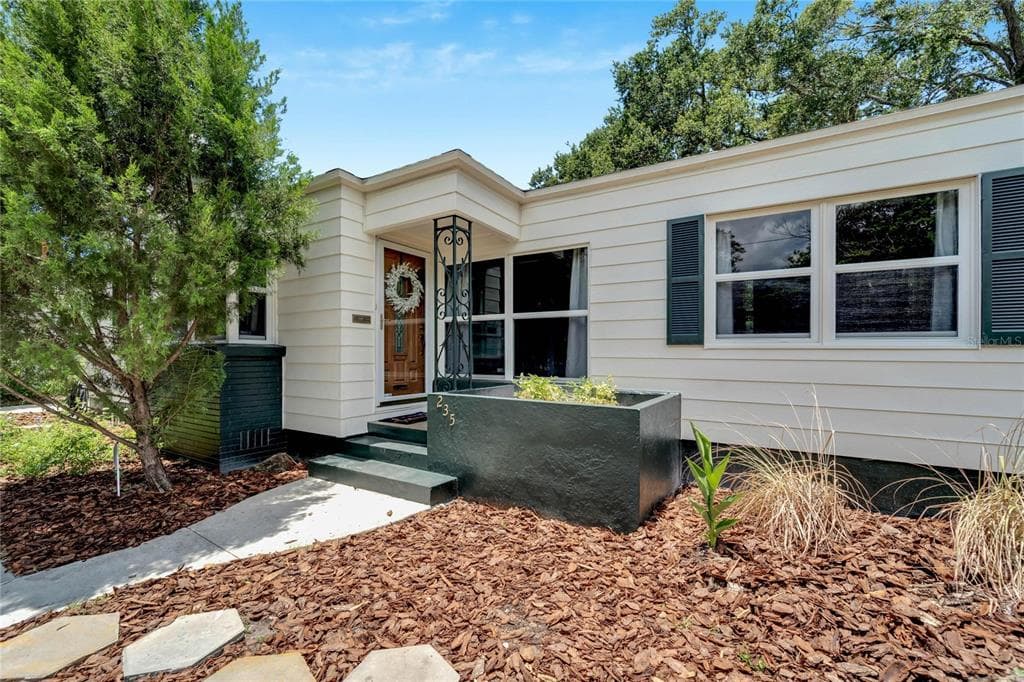 235 38TH STREET S ST PETERSBURG, FL 33711