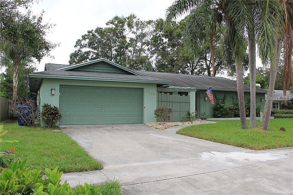 1939 ARVIS CIRCLE W CLEARWATER, FL 33764