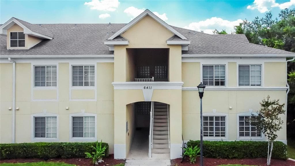 6411 HOLLYDALE PLACE UNIT 201 RIVERVIEW, FL 33578