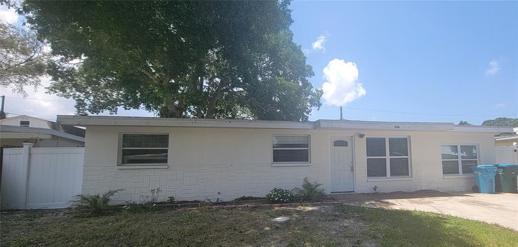 2137 BARCELONA DRIVE CLEARWATER, FL 33764