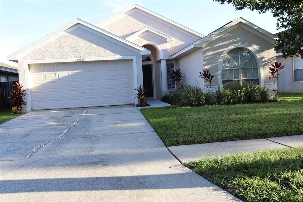 19220 GARDEN QUILT CIRCLE LUTZ, FL 33558