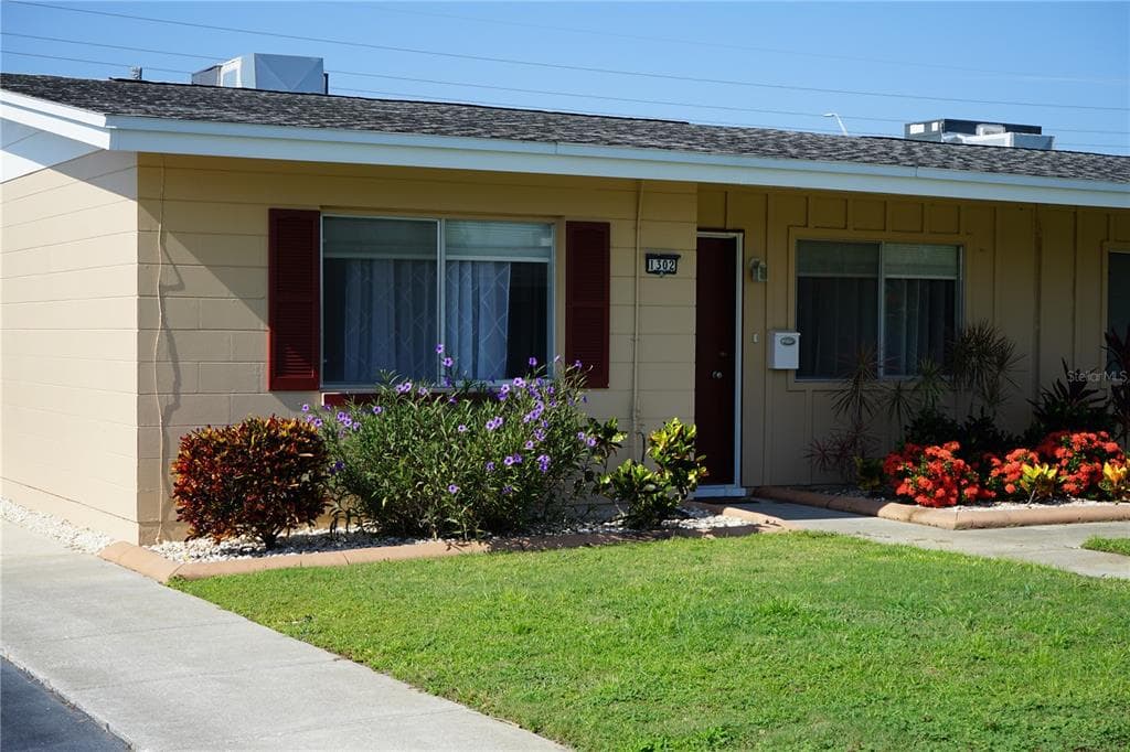 1302 WARWICK COURT UNIT 24 SUN CITY CENTER, FL 33573
