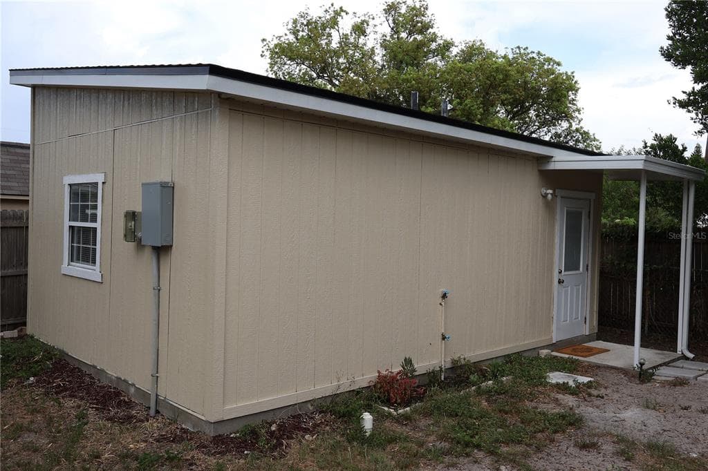 3909 W PEARL AVENUE TAMPA, FL 33611