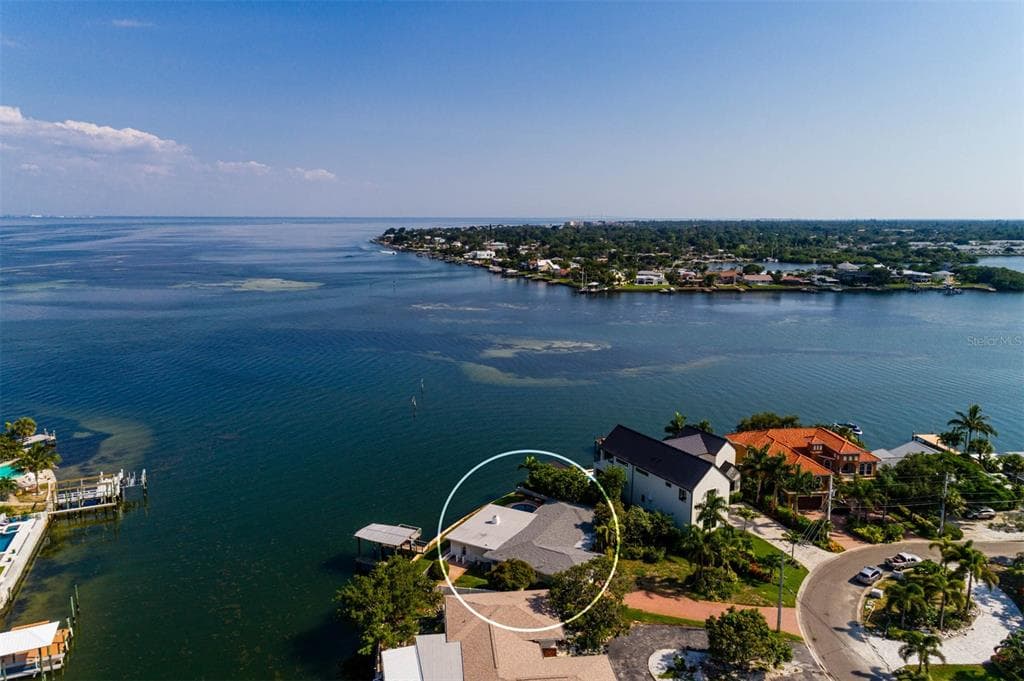 2590 S SHORE DRIVE SE ST PETERSBURG, FL 33705