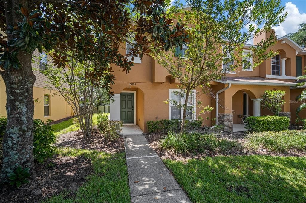 10825 LAKE SAINT CHARLES BOULEVARD RIVERVIEW, FL 33578