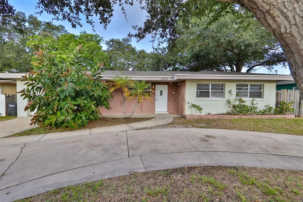 1424 N HIGHLAND AVENUE CLEARWATER, FL 33755
