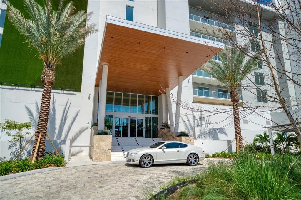 1020 SUNSET POINT ROAD UNIT 504 CLEARWATER, FL 33755