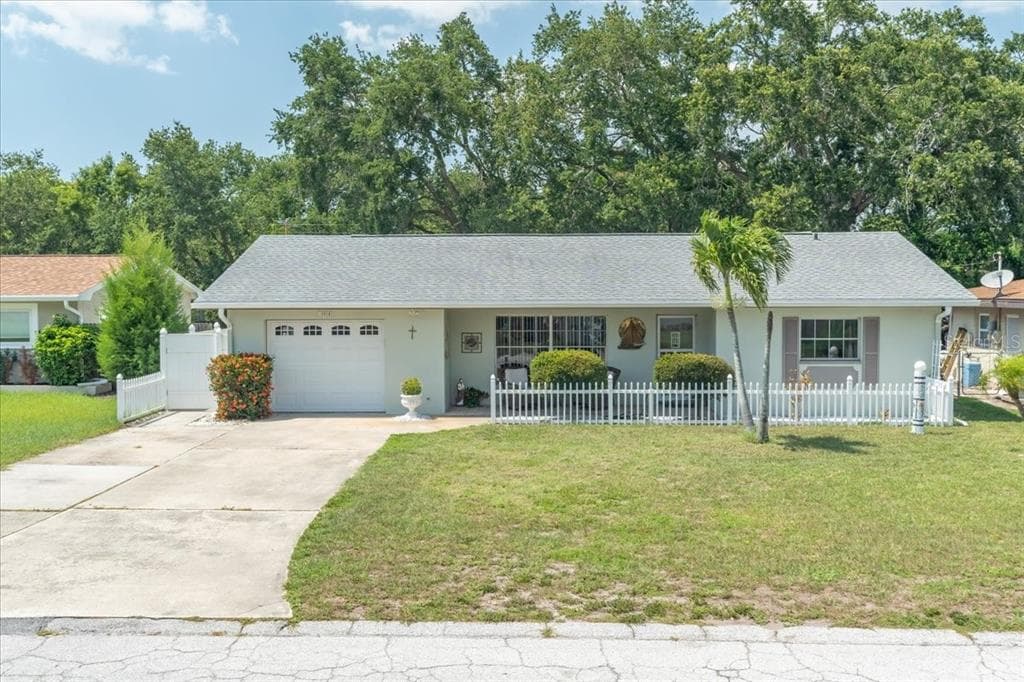 10939 103RD AVENUE SEMINOLE, FL 33778