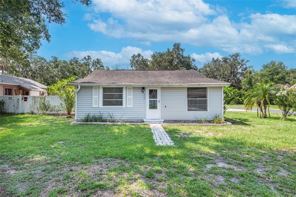 913 W CHERRY STREET PLANT CITY, FL 33563