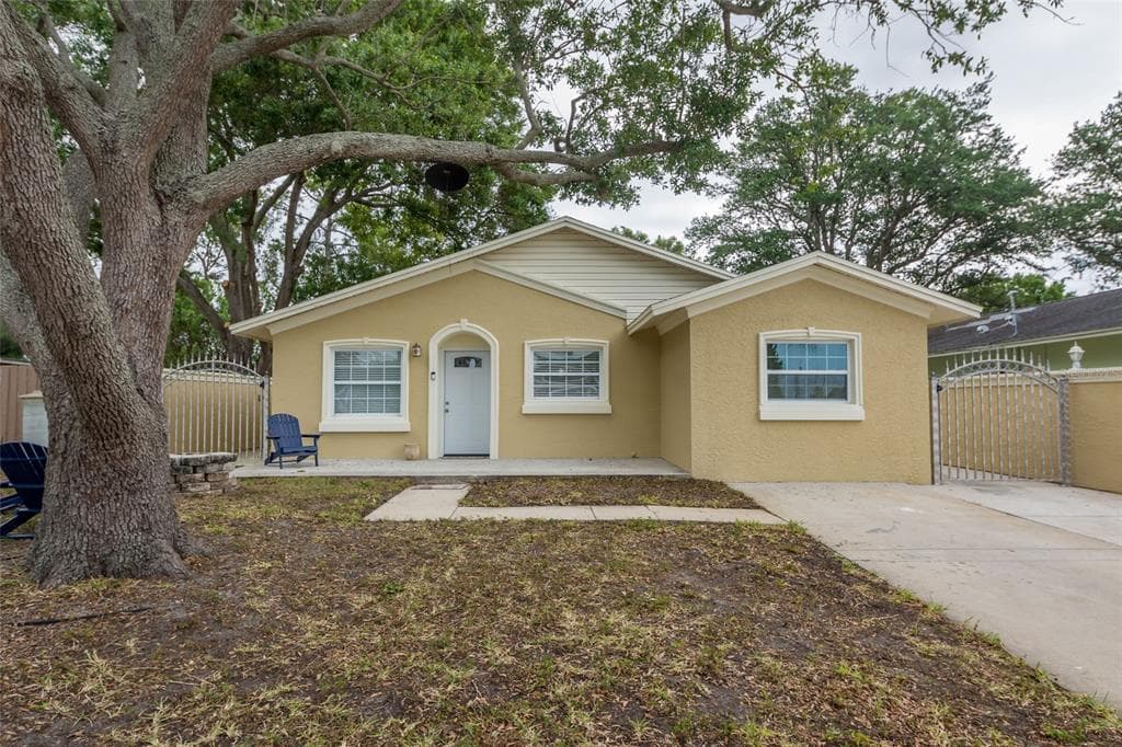 1813 PALM WAY