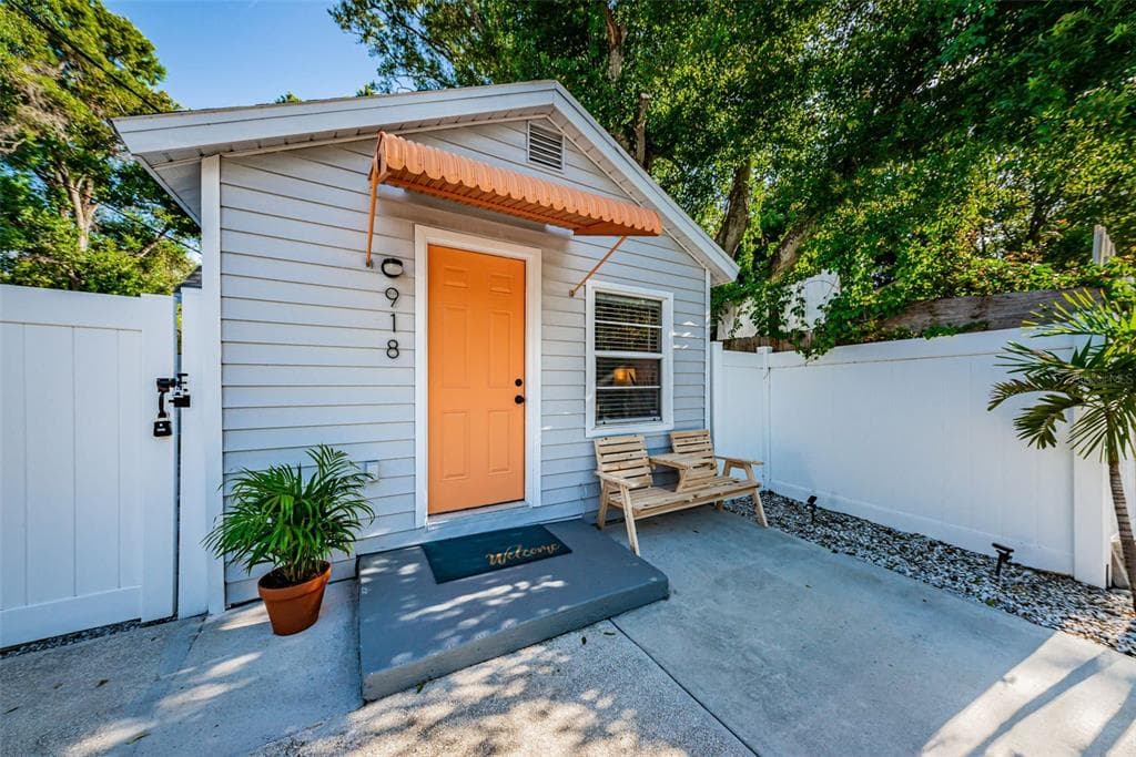 918 HAWKINS STREET CLEARWATER, FL 33756