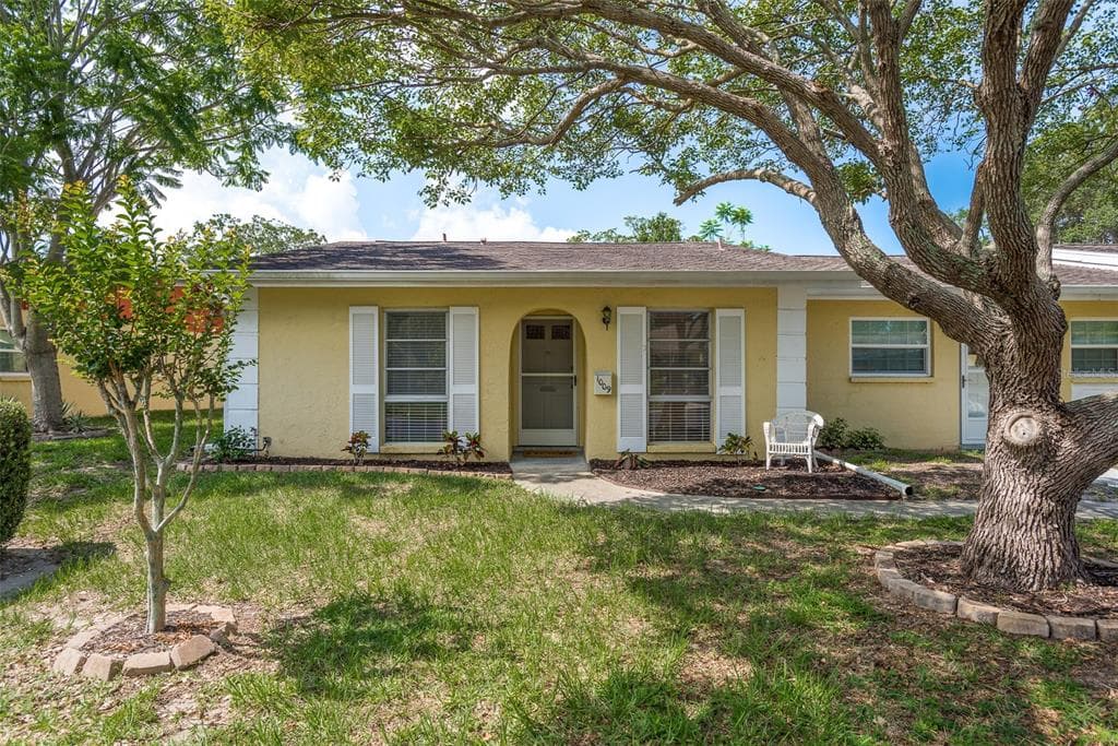 1009 DE SOTO DRIVE UNIT 5 DUNEDIN, FL 34698