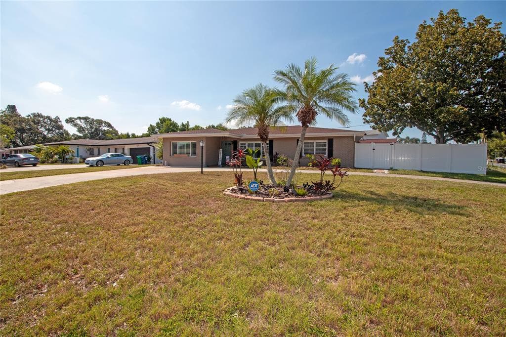 10552 VALENCIA ROAD SEMINOLE, FL 33772