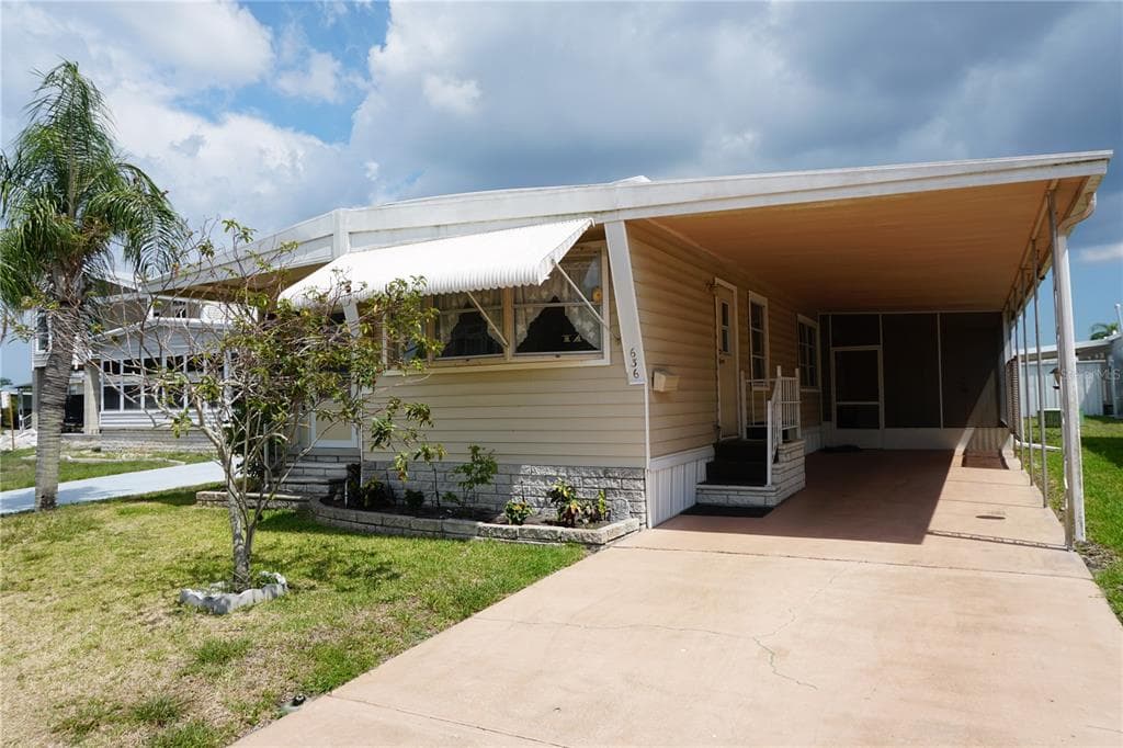 636 MOUNT PINEY AVENUE NE ST PETERSBURG, FL 33702