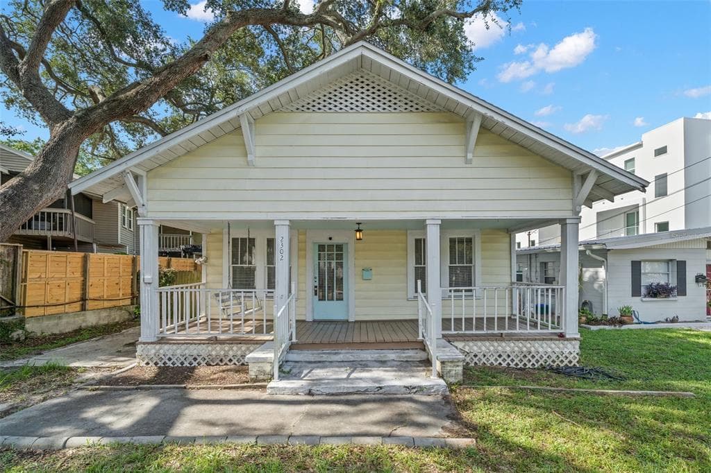 2302 W TEXAS AVENUE TAMPA, FL 33629