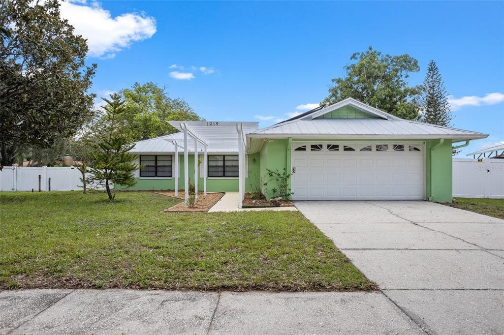 1219 WATERBURY LOOP LUTZ, FL 33559