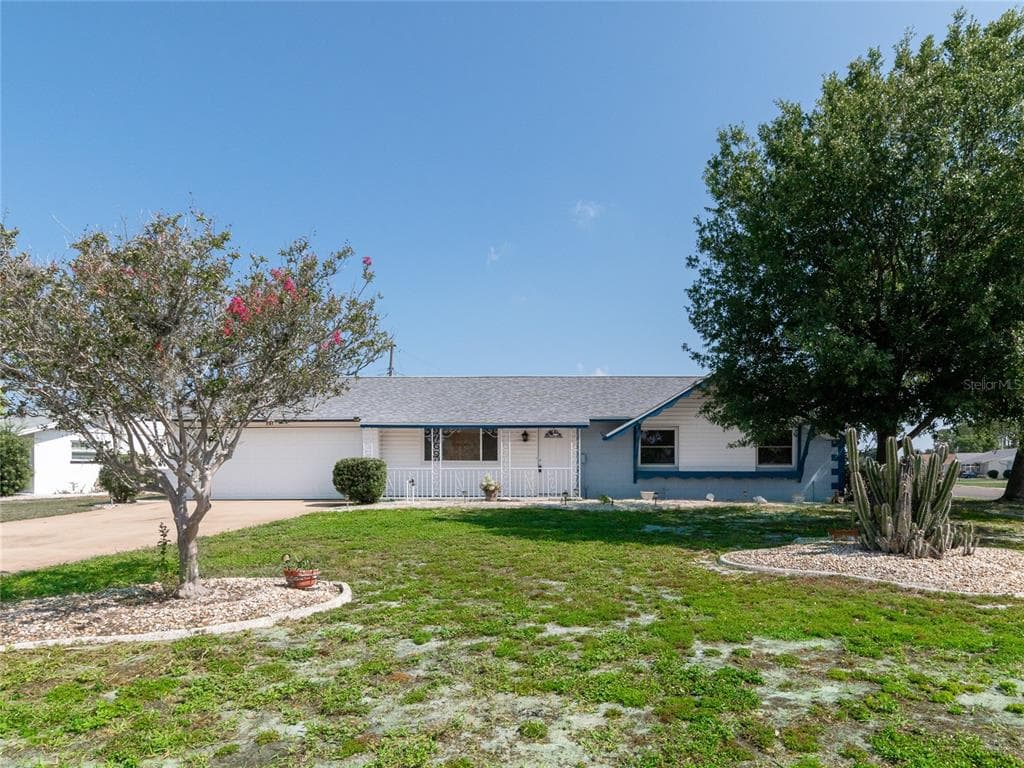 701 DESERT HILLS WAY SUN CITY CENTER, FL 33573
