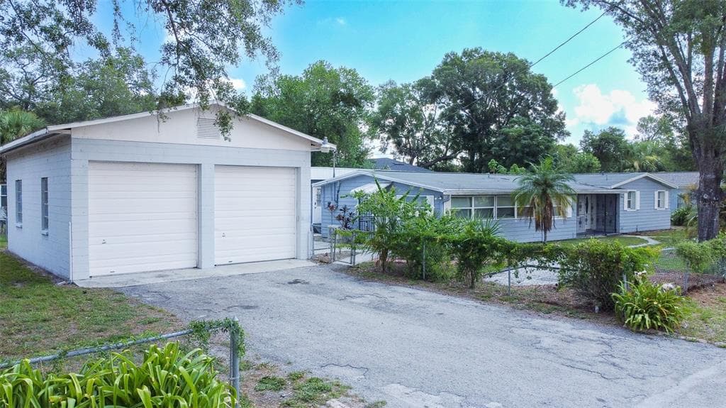 814 E 126TH AVENUE TAMPA, FL 33612