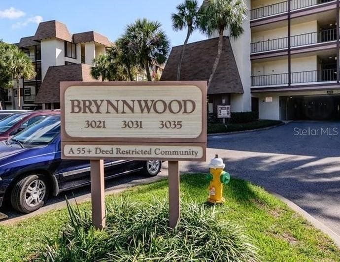 3035 COUNTRYSIDE BOULEVARD UNIT 32B CLEARWATER, FL 33761