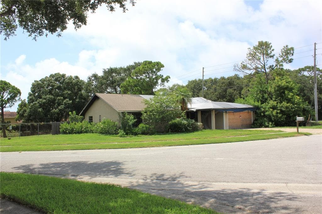 9380 RUSTIC PINES BOULEVARD W SEMINOLE, FL 33776
