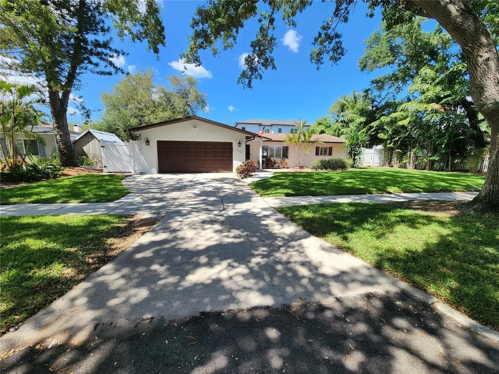 293 BELLEAIR DRIVE NE ST PETERSBURG, FL 33704