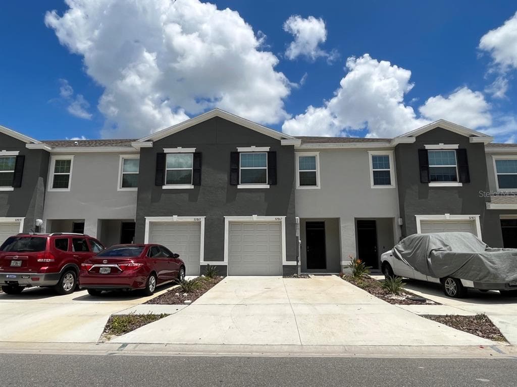 32867 PEZ LANDING LANE WESLEY CHAPEL, FL 33543
