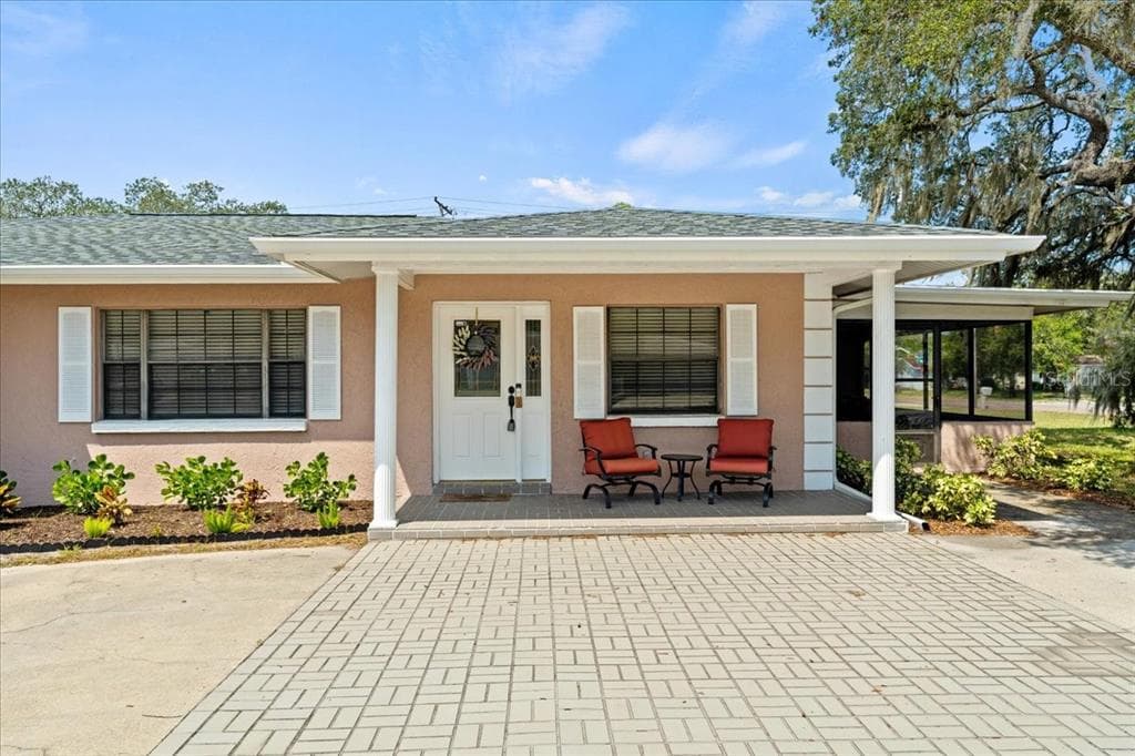 6301 S SELBOURNE AVENUE TAMPA, FL 33611