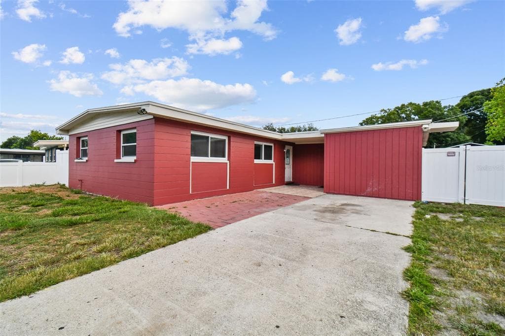 7704 PATRICIAN PLACE TAMPA, FL 33619