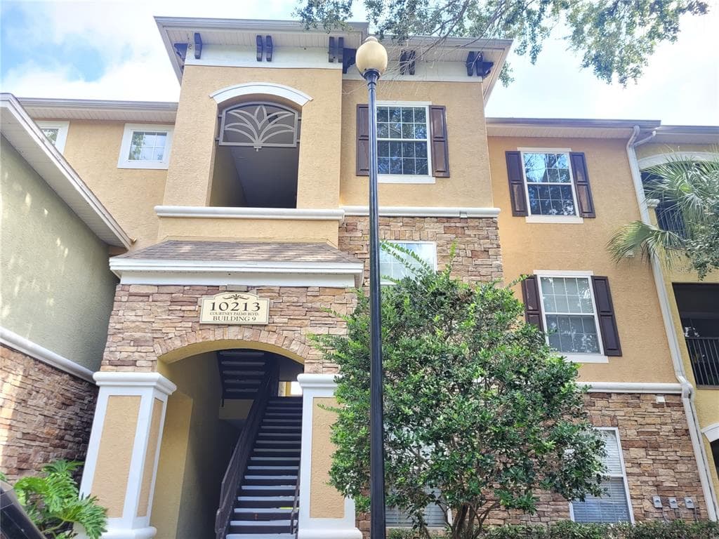 10213 COURTNEY PALMS BOULEVARD UNIT 101 TAMPA, FL 33619