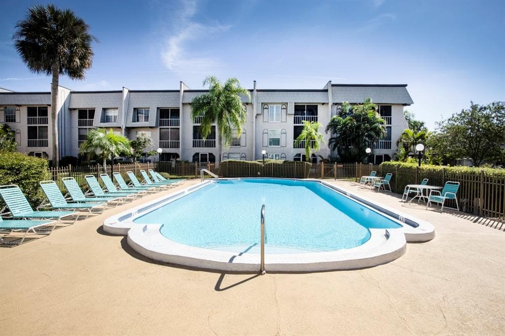 8693 BARDMOOR BOULEVARD UNIT 302B SEMINOLE, FL 33777