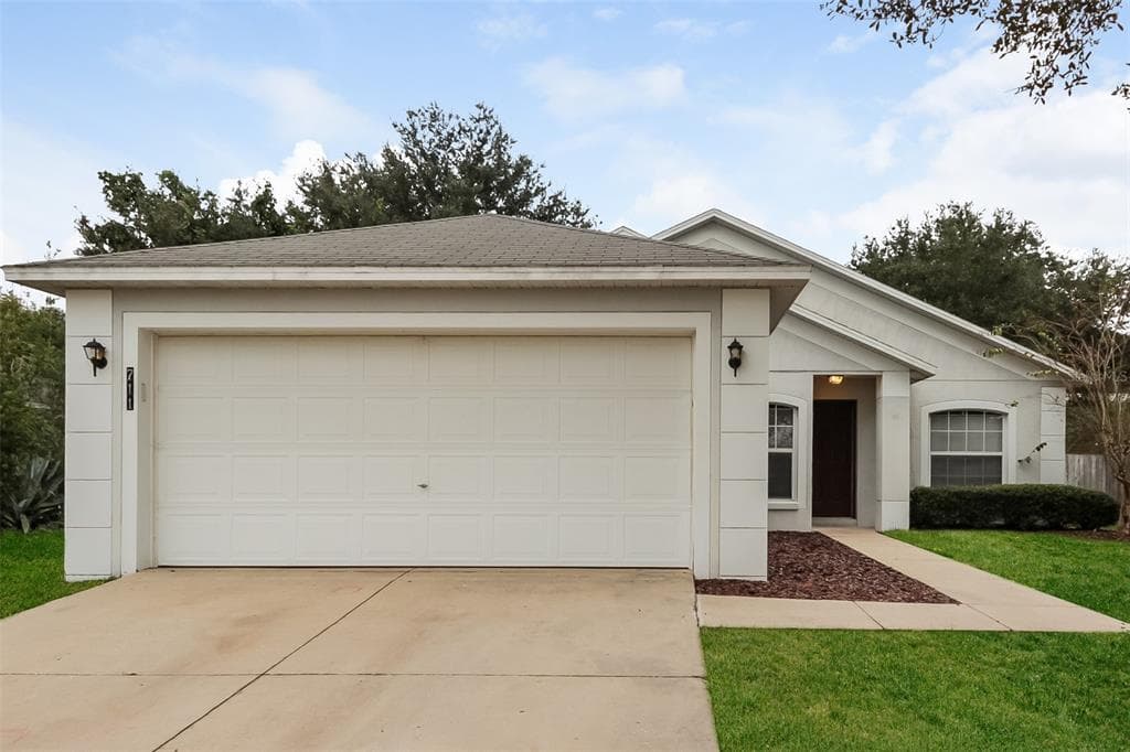 711 WHISPER SOUND STREET MINNEOLA, FL 34715