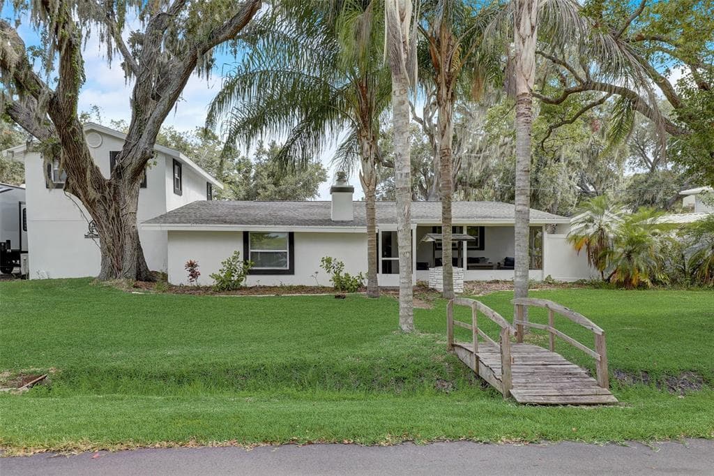 2616 MANATEE HARBOR DRIVE RUSKIN, FL 33570