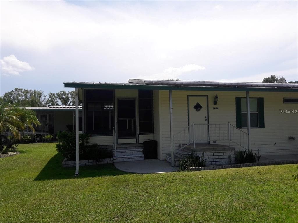 8944 FOX TRAIL TAMPA, FL 33626