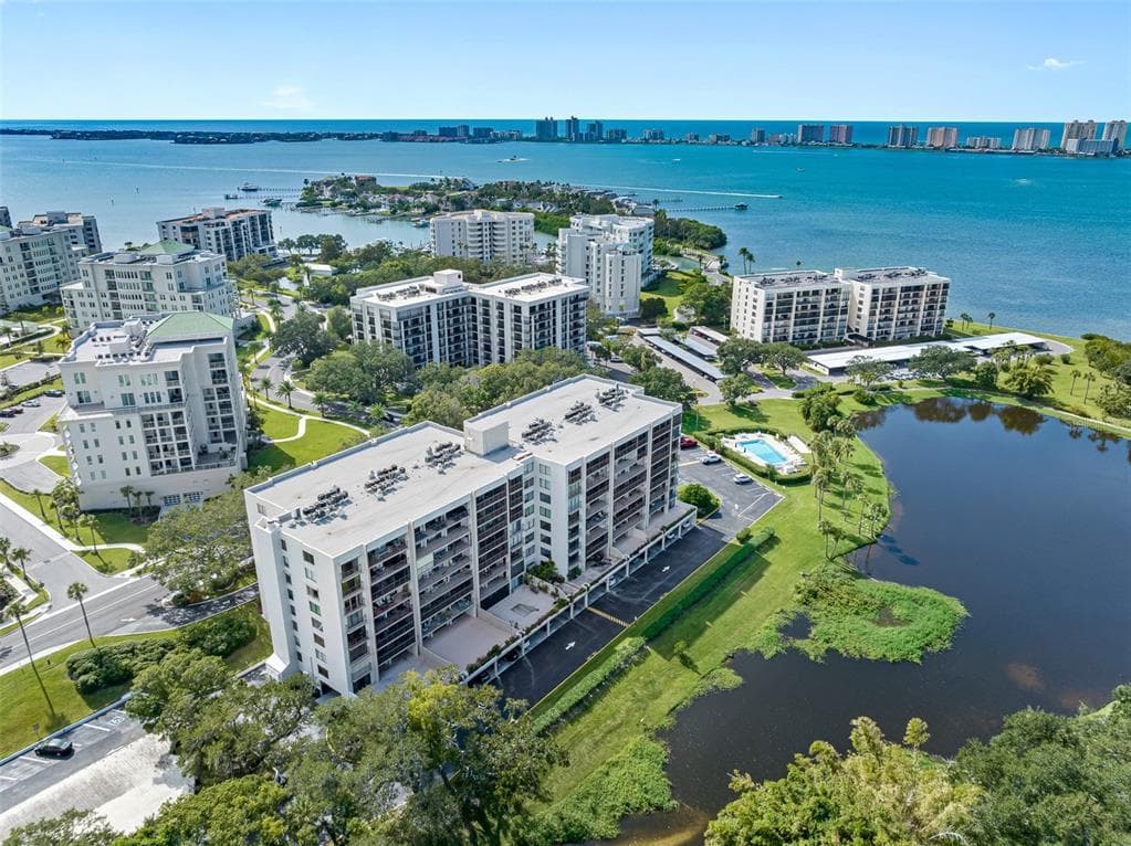 220 BELLEVIEW BOULEVARD UNIT 105 BELLEAIR, FL 33756