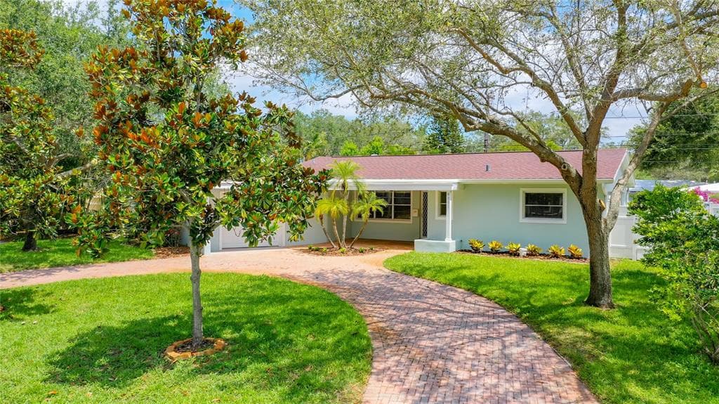 8311 40TH AVENUE N ST PETERSBURG, FL 33709