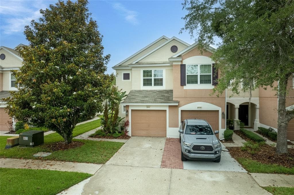 26641 CASTLEVIEW WAY WESLEY CHAPEL, FL 33544